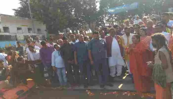 कलश यात्रा लेकर कन्नौज पहुंची उमा भारती, शिक्षक की भूमिका में आईं नजर