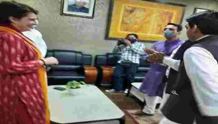अखिलेश के बाद अब जयंत के साथ प्रियंका की तस्वीर हुई वायरल, बनी चर्चा का विषय