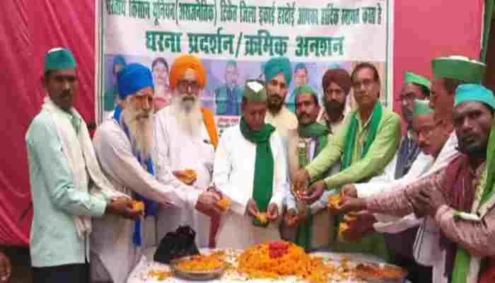 हरदोई पहुंची लखीमपुर हिंसा में मारे गए किसानों की अस्थि कलश यात्रा