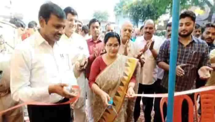 हरदोई: दीपावली मेला महोत्सव का विधायक ने दीप जलाकर किया शुभारंभ