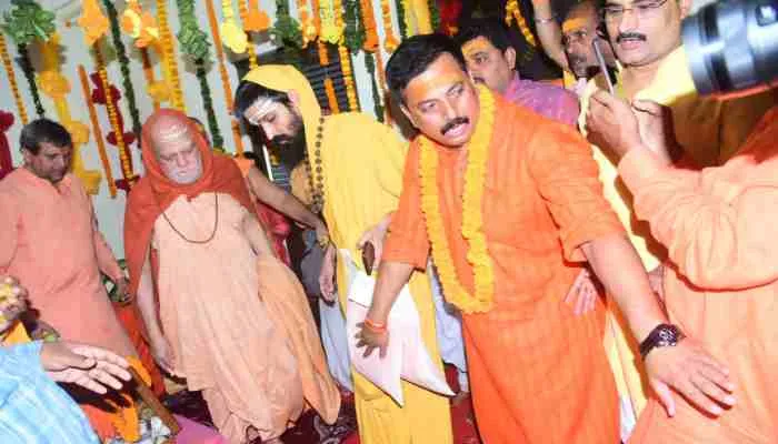 गोरखपुर पहुंचे जगद्गुरु स्वामी निश्चलानंद जी महाराज, श्रद्धालुओं ने लिया आशीर्वाद