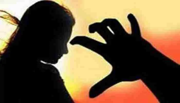 सीतापुर: शिक्षिका ने हेड मास्टर पर लगाया ये गंभीर आरोप, जांच शुरू, जानें मामला