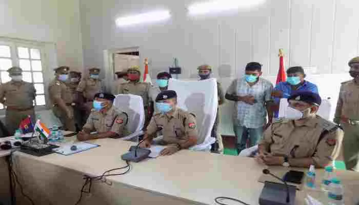 अयोध्या: एटीएम कार्ड क्लोन कर पैसा उड़ाने वाले गिरोह का भंडाफोड़, तीन गिरफ्तार