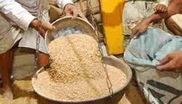 रायबरेली: जांच टीम के सामने छलका गरीबों का दर्द, जानें क्या कहा?