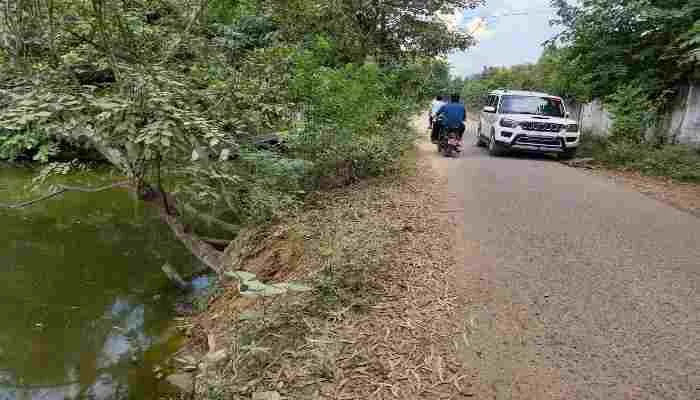 सीतापुर: एक सड़क ऐसी, जहां से गुजरने में घबराते हैं पुलिस के जवान! जानें क्या?