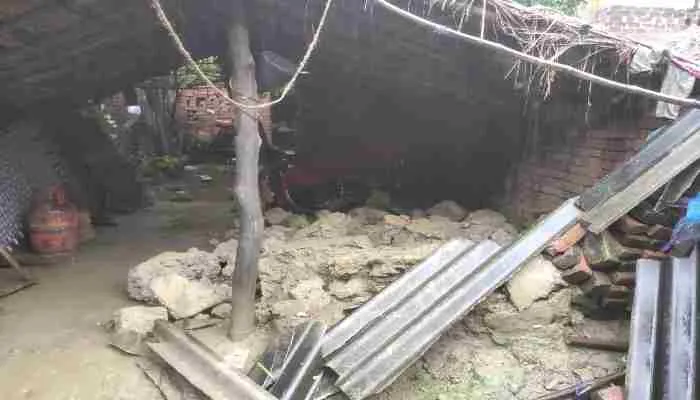 कुशीनगर: मिट्टी की दीवार गिरने से चार वर्षीय बच्ची की दबकर मौत