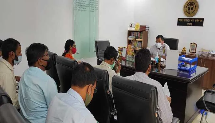 अमेठी: 50 लाख से ऊपर के निर्माण कार्यों की जिलाधिकारी ने की समीक्षा, दिए निर्देश