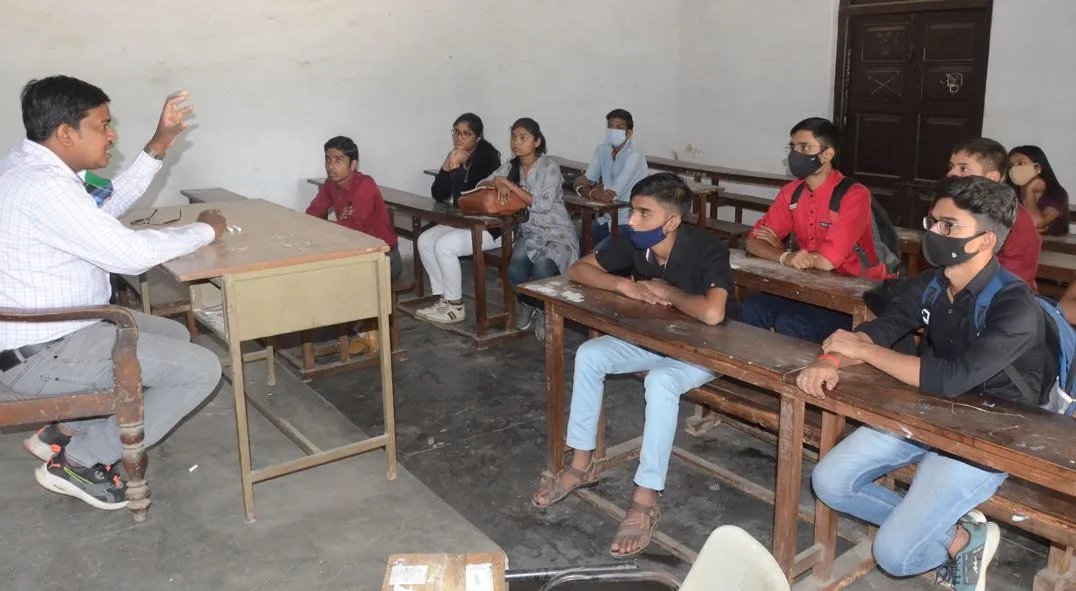 बरेली कॉलेज में लगीं कक्षाएं