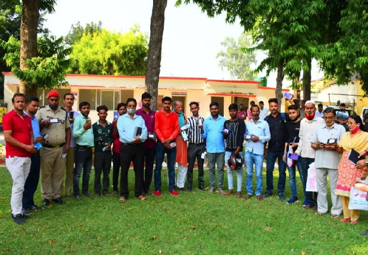 बदायूं: सर्विलांस टीम ने 5 लाख के गुम हुए 39 मोबाइल किए बरामद
