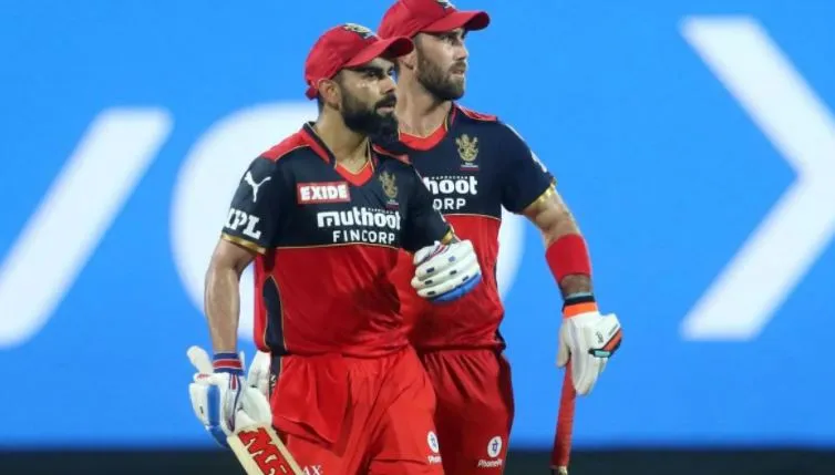 मैक्सवेल ने अपनी सफलता का श्रेय कोहली और डिविलियर्स को दिया