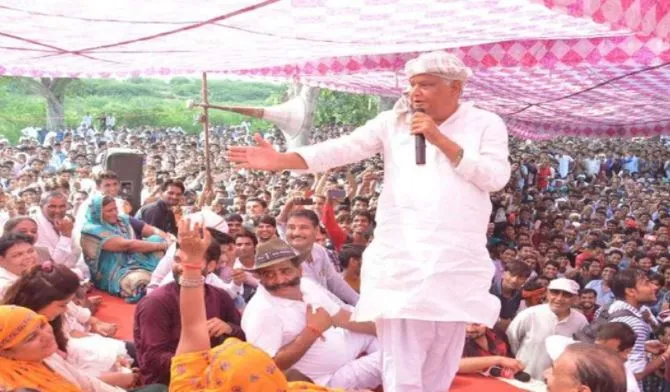 रीट परीक्षा की सीबीआई से जांच की मांग को लेकर राज्यसभा सांसद मीणा ने शुरू किया धरना