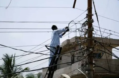 रुद्रपुर: बिजली चोरी में सरकारी अस्पताल के डॉक्टर समेत छह लोग पकड़े, रिपोर्ट दर्ज