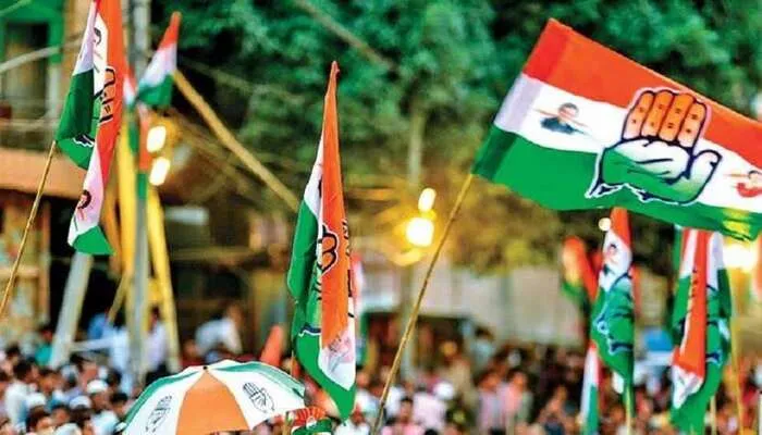 प्रियंका गांधी को हिरासत से छोड़े जाने की मांग को लेकर और तेज हुआ कांग्रेस का प्रदर्शन