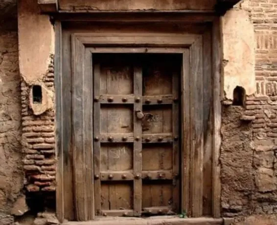 बंद दरवाजा: बच्चे ने दरवाजे से झांका, मैंने मुस्कराकर पुकारा, वह गोद में आकर बैठ गया…