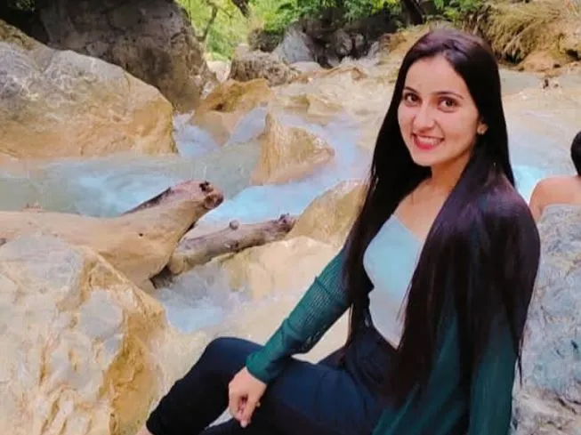 मुरादाबाद मेडिकल स्टूडेंट सुसाइड केस: पुलिस को कमरे से मिला कागज, सैकड़ों बार लिखा था ‘आशीष लव वैशाली’, आशीष समेत दो डॉक्टरों पर FIR