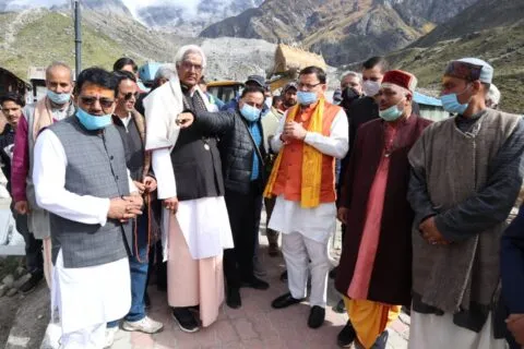 देहरादून: केदारनाथ धाम पहुंचे मुख्यमंत्री, पुनर्निर्माण कार्यो का लिया जायजा