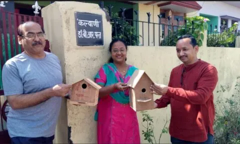 हल्द्वानी: एमबीपीजी कॉलेज के प्राचार्य से मिले स्पैरोमैन, चहक उठीं गौरैया