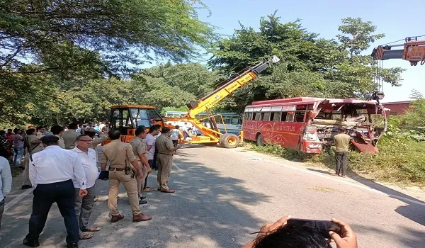 बिजनौर : दो बसों की आमने सामने की भिड़ंत में 25 यात्री घायल