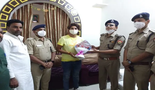 बिजनौर की बेटी ने किया नाम रोशन, अंतर्राष्ट्रीय महिला क्रिकेटर का पुलिस अधीक्षक ने किया स्वागत