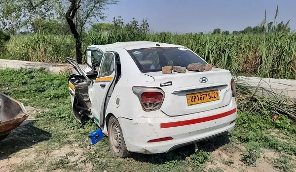 संभल : पुलिया से टकराई कार, एक की मौत, 4 घायल