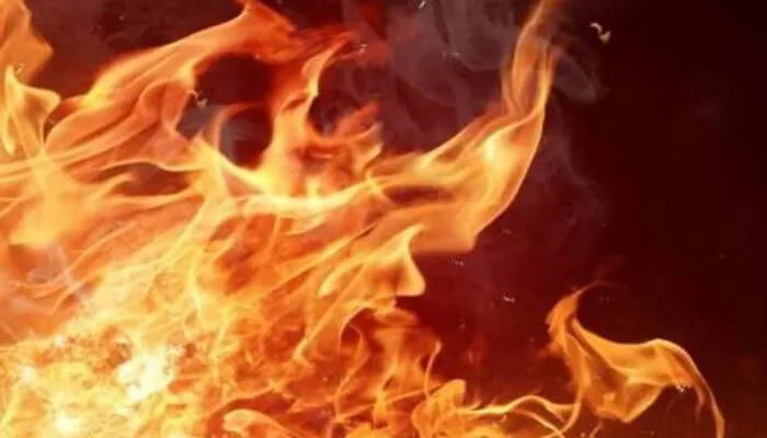 मां विंध्यवासिनी देवी के गर्भगृह  के पास लगी आग, मची अफरा-तफरी