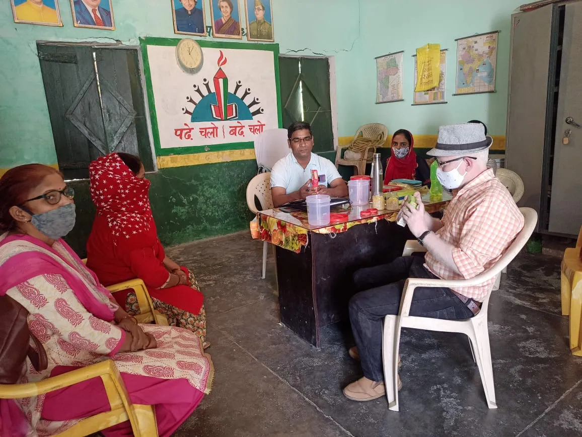 अमरोहा : खाद्य विभाग की टीम का स्कूलों में छापा