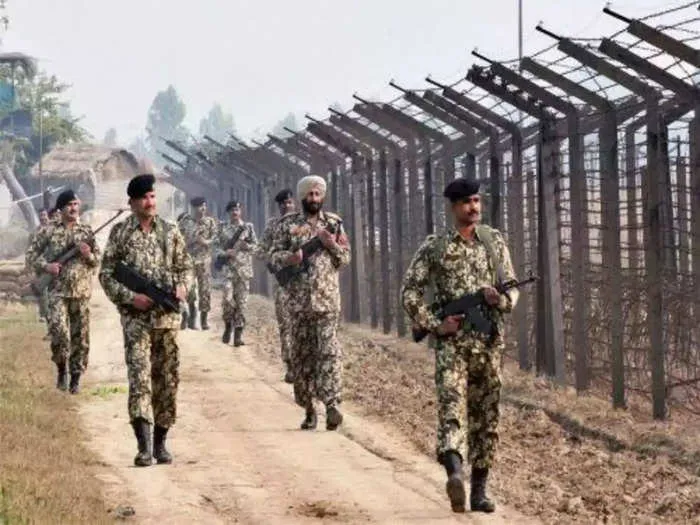 पंजाब में भारत-पाकिस्तान सीमा के समीप हथियारों का जखीरा जब्त