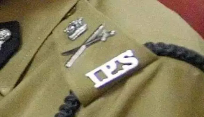 यूपी में 12 आईपीएस अफसरों के तबादले, देखें पूरी लिस्ट