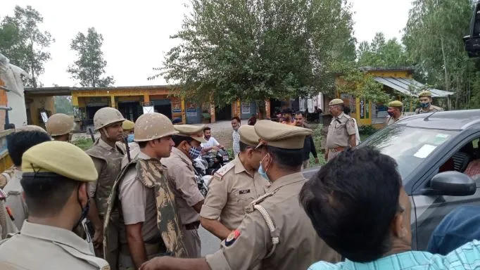 पीलीभीत से कड़ी सुरक्षा में गुजरा सिद्धू का काफिला, सीमित वाहनों को ही लखीमपुर जाने की दी गई इजाजत