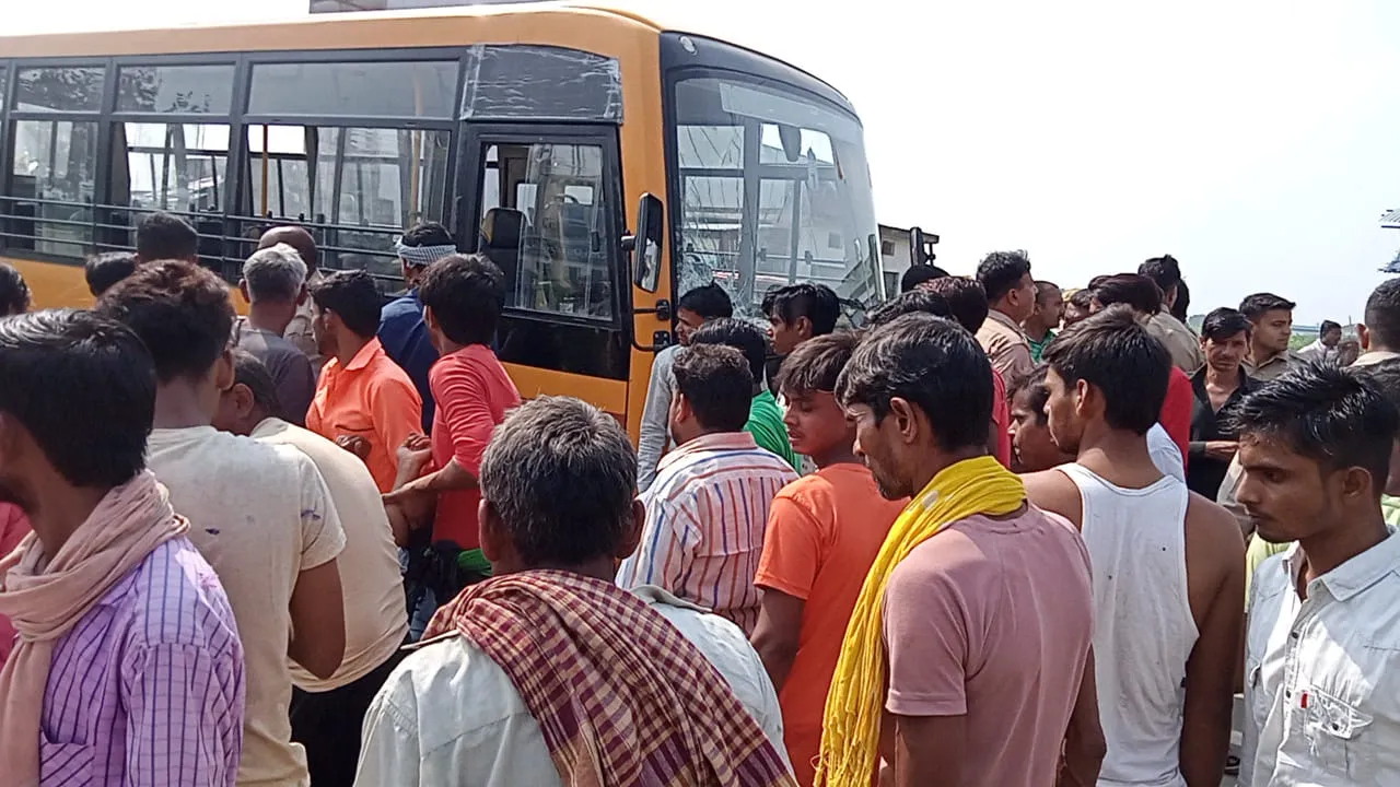 मुरादाबाद: स्कूल बस ने छात्र को मारी टक्कर, मौत