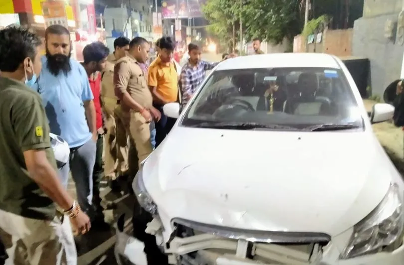 मुरादाबाद: शराब के नशे में धुत रईसजादों ने दौड़ाई कार, 9 बाइक तोड़ीं, एक युवक घायल