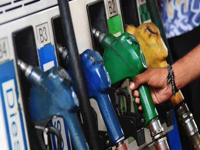 Petrol-Diesel Price: दो दिनों की शांति के बाद फिर बढ़े पेट्रोल और डीजल के दाम