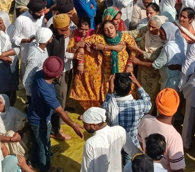 पीलीभीत: शहीद सारज सिंह के अंतिम दर्शन को उमड़ा जनसैलाब, हर किसी की आंखें नम