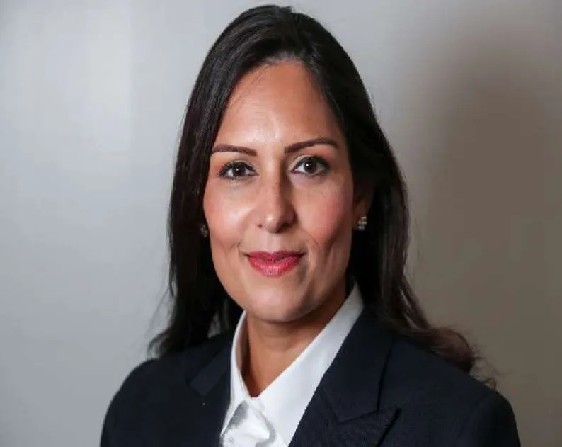 सार्वजनिक स्थलों पर महिलाओं के उत्पीड़न को लेकर ब्रिटिश मंत्री प्रीति पटेल चिंतित, चाहती हैं बने विशेष कानून