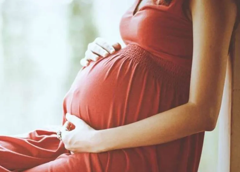 बरेली: गर्भवती को मारी लात, डॉक्टरों ने समय से पहले कराया प्रसव