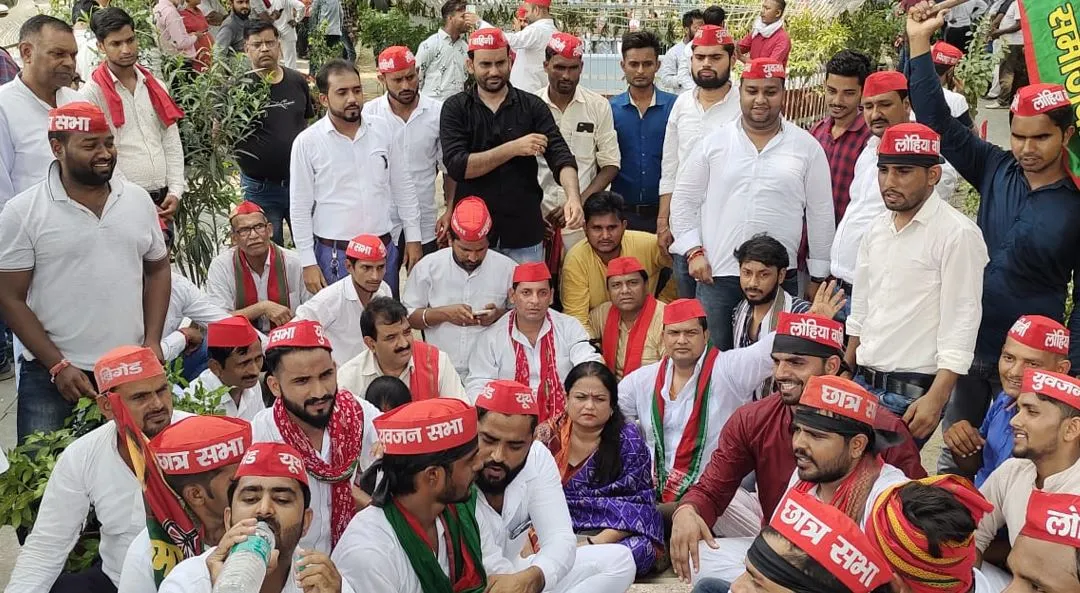 बरेली: अखिलेश को हिरासत में लेने पर सपा कार्यकर्ताओं में भड़का आक्रोश