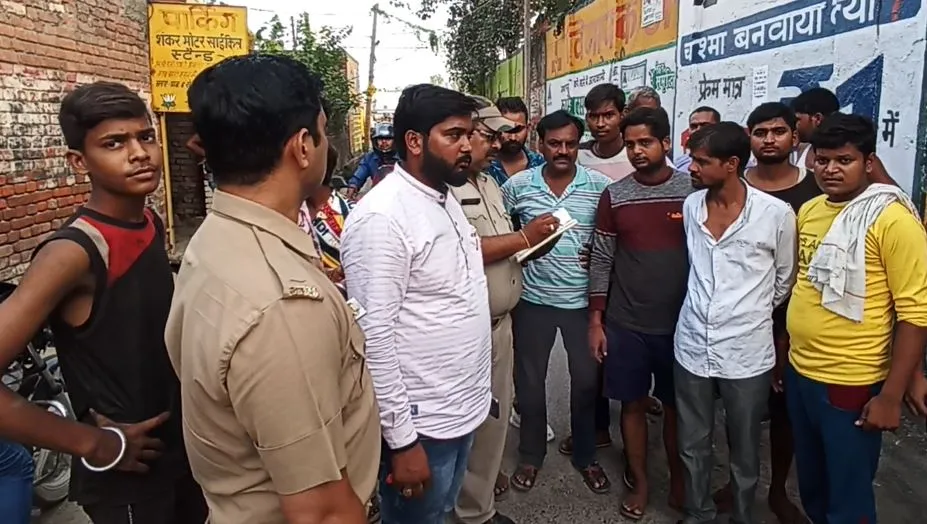 बरेली: मलबे से लोड ट्रैक्टर-ट्रॉली की चपेट में आने से बच्चे की मौत