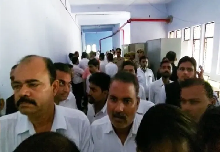 शाहजहांपुर: कोर्ट में वकील की गोली मारकर हत्या, तमंचा छोड़कर हत्यारा फरार