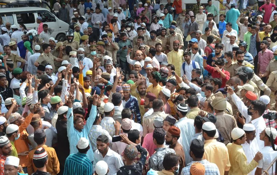 बरेली: लाठीचार्ज न होता तो जा सकती थी तैनात पुलिस कर्मियों की जान