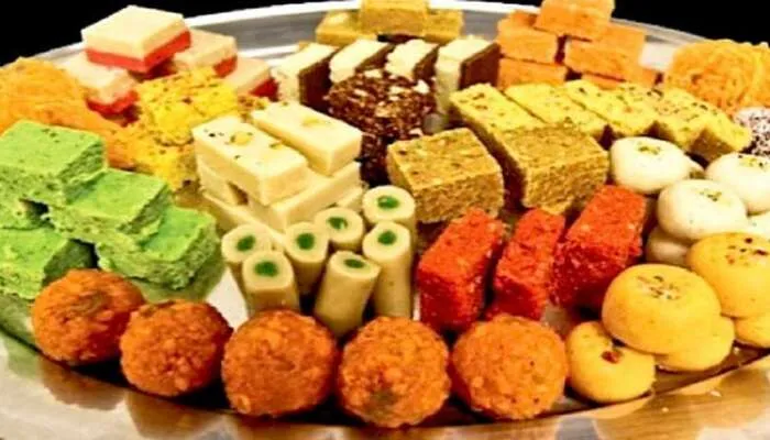 बाराबंकी: अपमिश्रण खाद्य सामग्री खाने पर मजबूर नगरवासी, आंख बंद करके बैठा सरकारी विभाग
