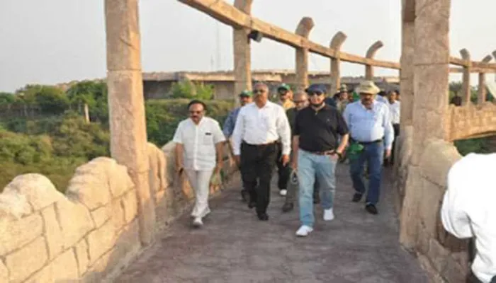 पर्यटकों को खूब भा रहा है इटावा सफारी पार्क