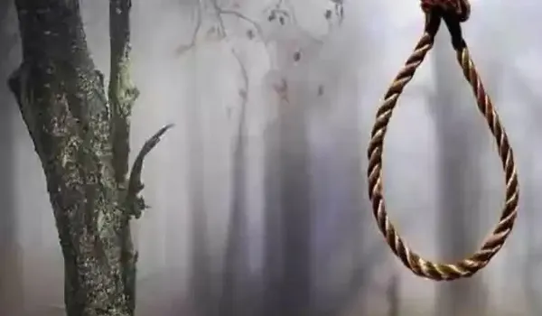 रामपुर : घाटमपुर के जंगल में लटका मिला युवक का सड़ा गला शव, हड़कंप