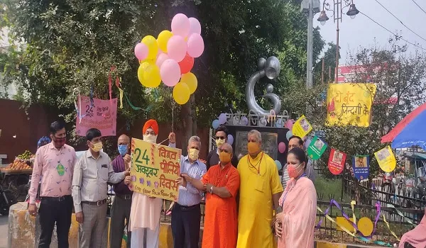 मुरादाबाद : गुब्बारे उड़ाकर पोलियो पर विजय को बरकरार रखने का संकल्प