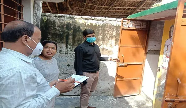 मुरादाबाद : विद्यालयों में शौचालयों की व्यवस्था ठीक न होने पर भड़के मुख्य विकास अधिकारी