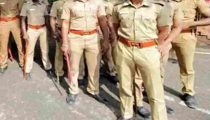 यूपी: दागी पुलिसकर्मी जल्द होंगे बर्खास्त, लिस्ट तैयार करने के लिए गठित हुई दो कमेटियां