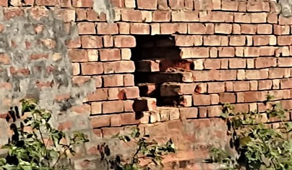 संभल : चोरों ने तीन घरों में कूमल लगाकर चुराया लाखों का माल