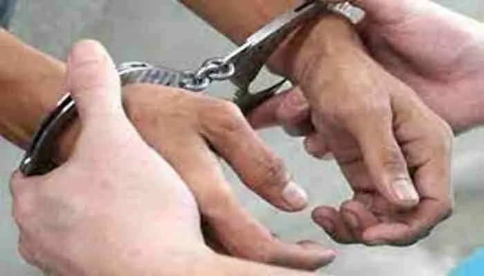 कासगंज: पुलिस ने बरामद किया बड़े मात्रा में अवैध शराब, तीन अरेस्ट