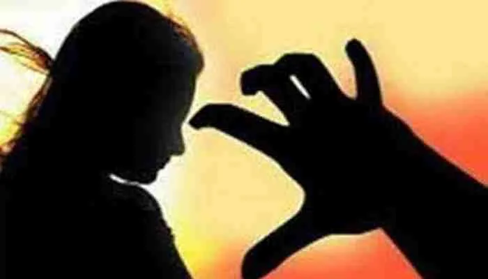 बांदा: दबंगों ने घर में घुसकर शिक्षिका व उसकी बेटी से की छेड़छाड़, जानें पूरा मामला