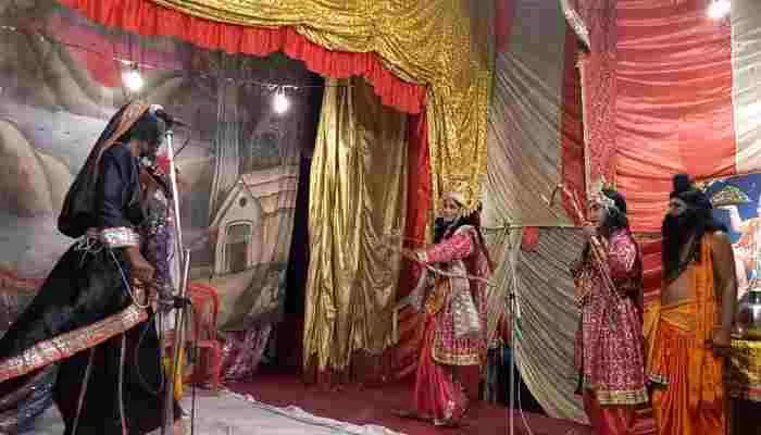 हरदोई: ताड़का वध का सफल मंचन देख मंत्रमुग्ध हो गए दर्शक
