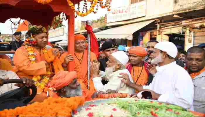 गोरखपुर: सामाजिक समरसता की मिसाल है गोरक्षपीठ की विजयादशमी शोभायात्रा